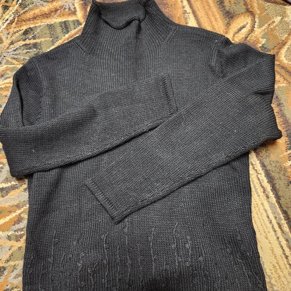 Elegant Black Turtleneck Sweater for Women - Picture 4 of 9